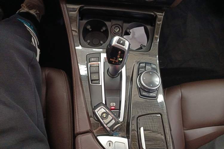 Used BMW 5 Series 2014 525Li Luxury Design Package