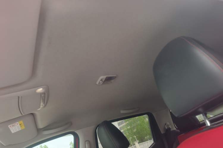 Used Nissan Navara 2017 2.5L Automatic 4x4 Luxury Edition QR25 Headliner