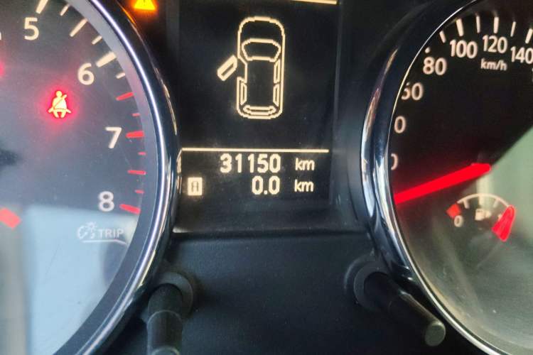 Used Nissan Qashqai 2011 1.6XE Wind 5MT 2WD Odometer Close Up