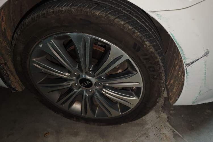 Used Kia K4 2014 1.8L Automatic DLX Right Front Wheel Hub
