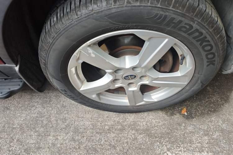 Used Bestune X80 2013 2.0L automatic luxury version
