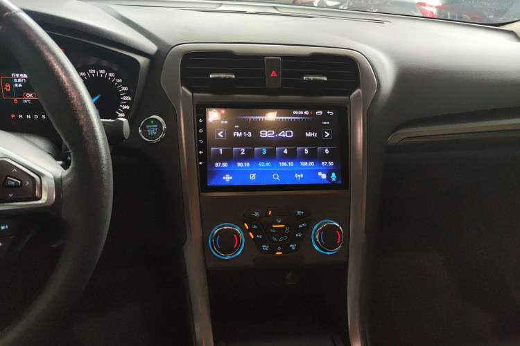 Used Ford Mondeo 2018 EcoBoost 180 Smart Control Fashion Model China VI Standard Audio And AC Panel