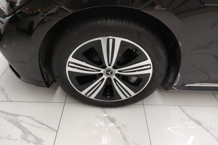 Used Mercedes-Benz EQE 2022 350 Luxury Edition Exterior 7