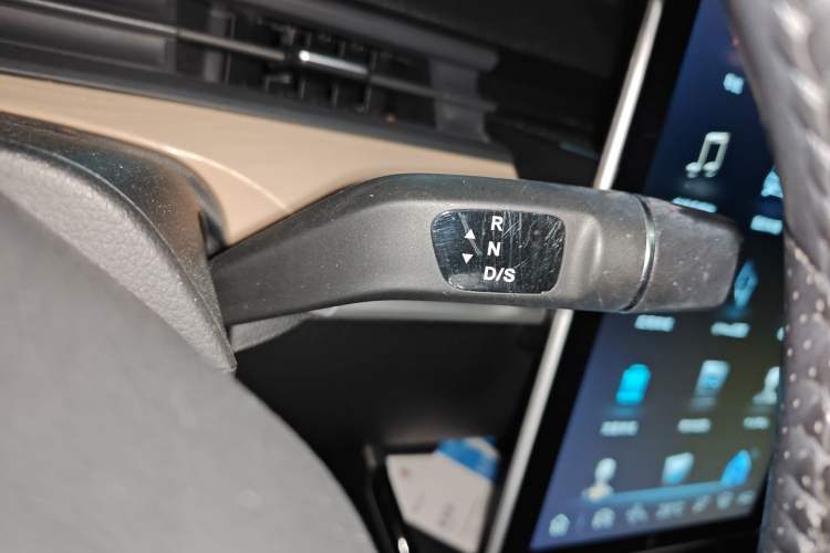 Used NETA V 2021 Standard Range Entertainment Edition Gear Lever