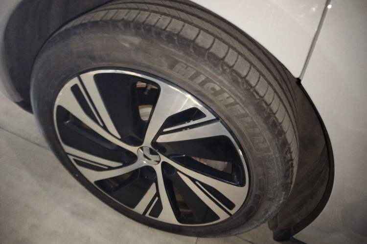 Used Nio ET5 2022 75 kWh Right Rear Wheel Hub