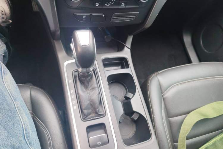 Used Ford Kuga 2019 EcoBoost 180 Two-Wheel-Drive Platinum Edition China VI Standard Gear Lever