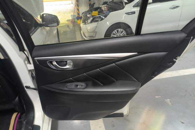 Used Infiniti Q50 2014 2.0T Comfort Edition
