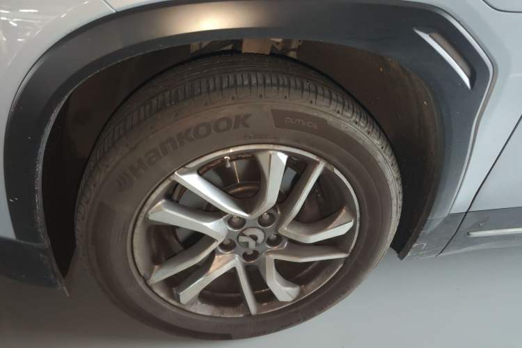 Used Nio ES6 2022 75 kWh Sport Edition Left Front Wheel Hub