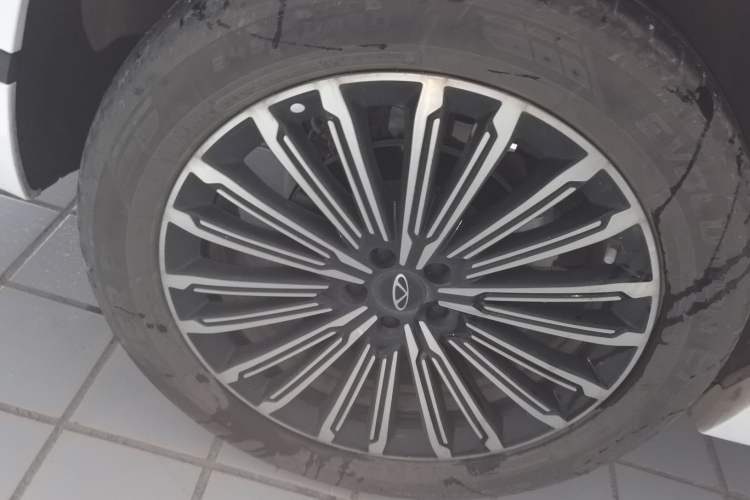 Used Chery Tiggo 9 2025 2.0T Automatic Two-Wheel Drive Luxury Edition 5 Seats
