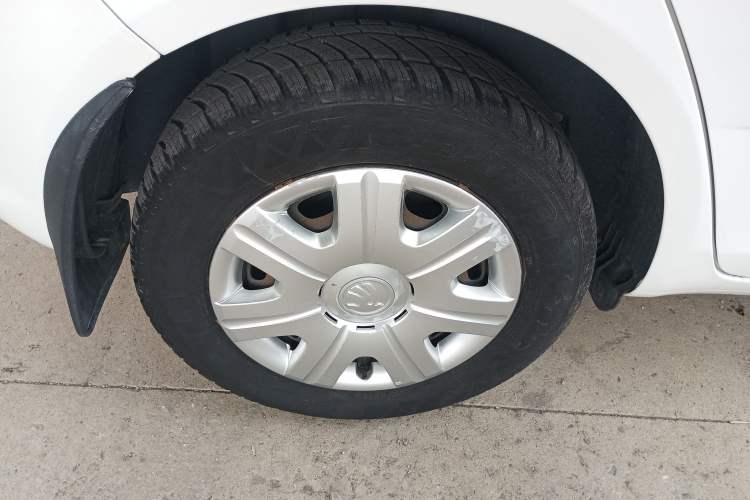 Used Skoda Fabia 2014 1.4L Automatic Crystal Edition Right Rear Wheel Hub