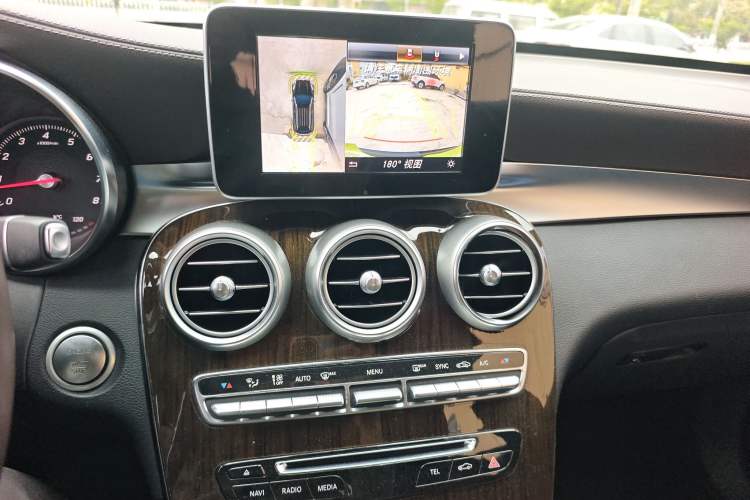 Used Mercedes-Benz GLC 2018 Facelift GLC 260 4MATIC Luxury Edition Audio And AC Panel