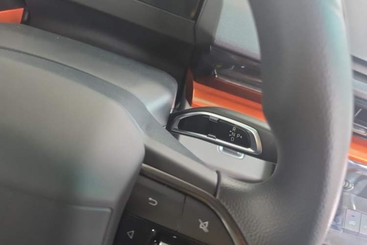 Used Farizon Super VAN 2025 Yucheng Action-Pak, Mid-Axle High-Roof 68kWh ZhiXin, 7-seater Gear Lever