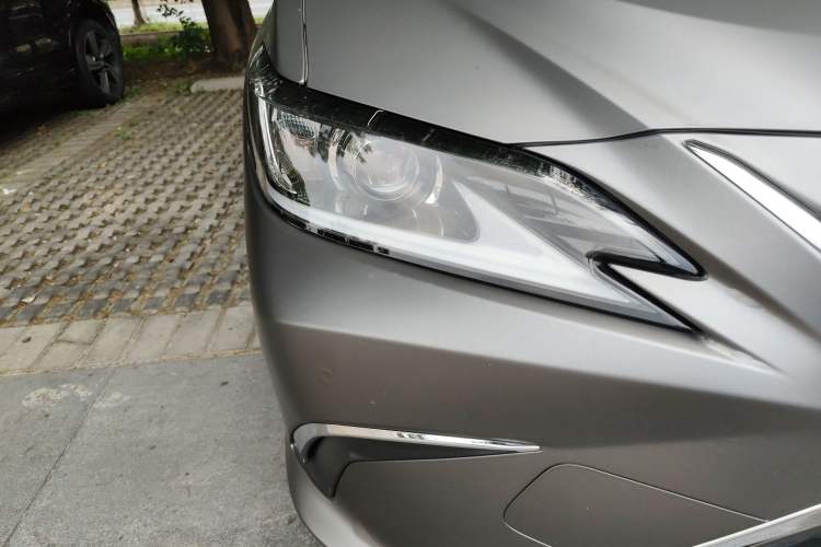 Used Lexus ES 2018 300h Premier Edition China V Standard Right Front Headlight