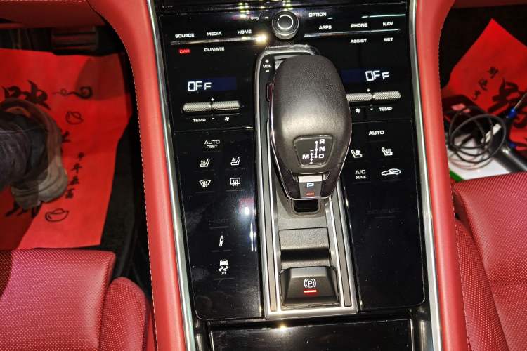 Used Porsche Panamera 2023 Facelifted Panamera 2.9T Platinum Edition Gear Lever