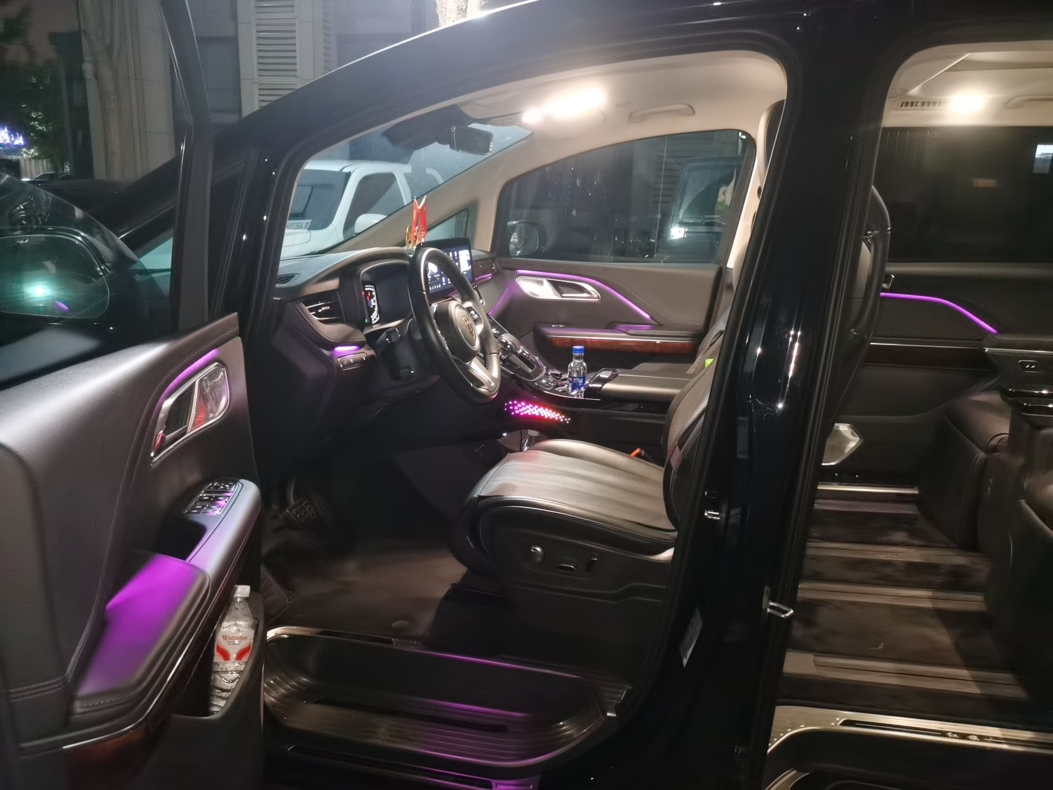 Hongqi HQ9 PHEV 2024 2.0T Four-Wheel Drive Luxury Edition — снимка 12