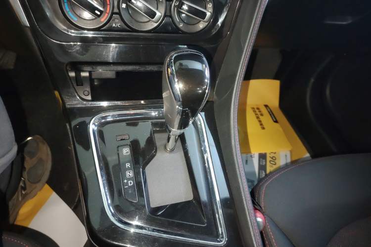 Used Venucia T70 2018 2.0L CVT Smart Edition Gear Lever