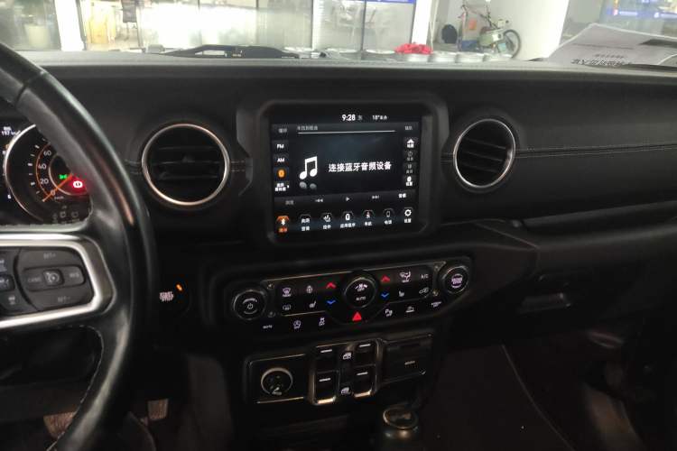 Used Jeep Wrangler 2021 2.0T 80th Anniversary Edition Audio And AC Panel