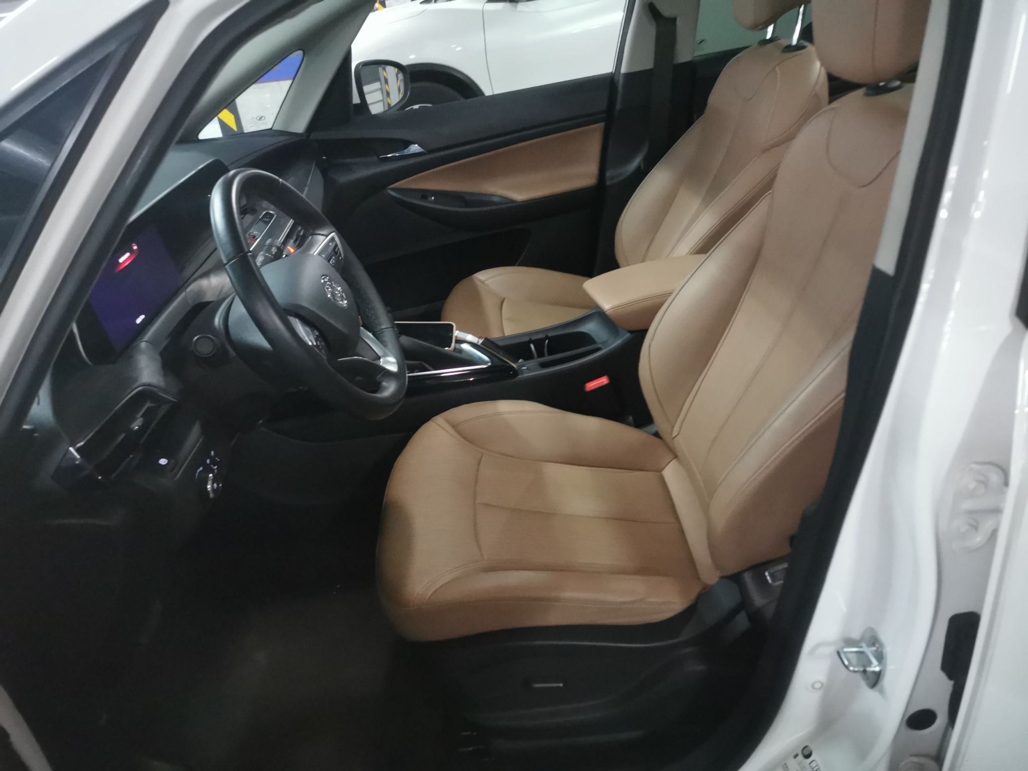 Переднее сиденье в автомобиле