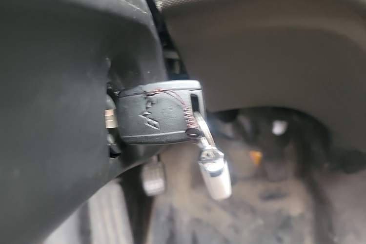 Used Wuling Rongguang S 2023 1.5L Base Version 5/7 Seats Vehicle Key