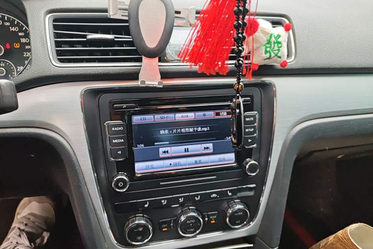 Used Volkswagen Passat 2013 1.8TSI DSG Prestige Edition Audio And AC Panel