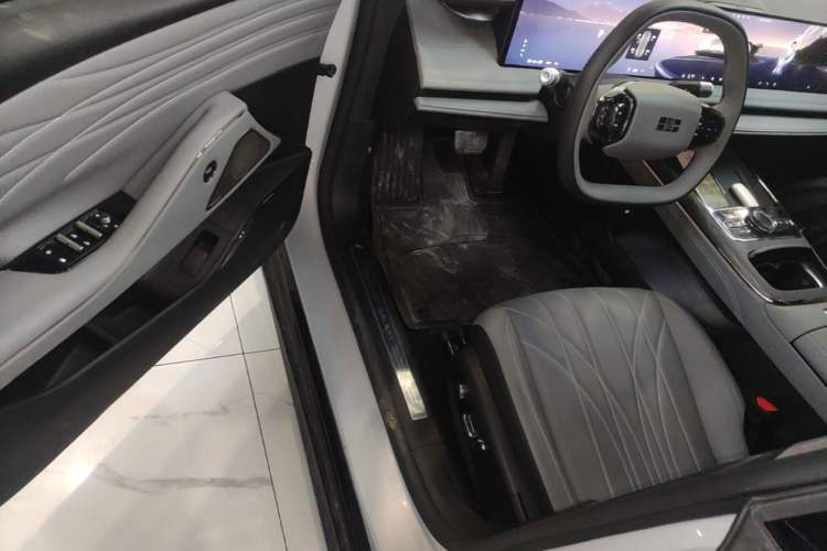 Used Geely Galaxy E8 2025 700 km Long-Range Intelligent Driving Version Driver Seat