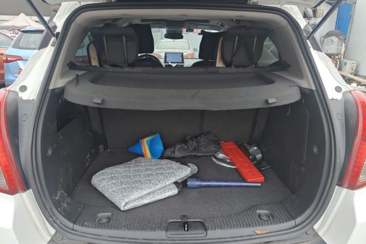 Used Buick Encore 2015 1.4T Automatic Two-Wheel Drive Urban Elite Version Trunk