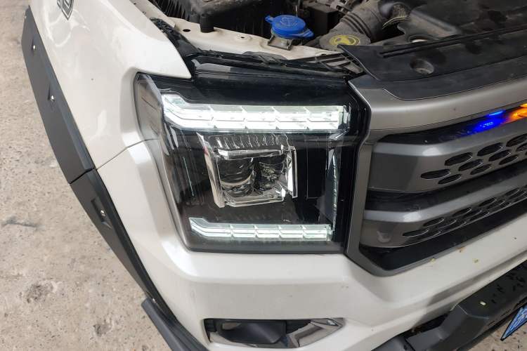 Used JMC DaDao 2023 All-Purpose Model 2.3T Diesel Automatic Two-Wheel Drive Standard Wheelbase Comfort Edition Right Front Headlight