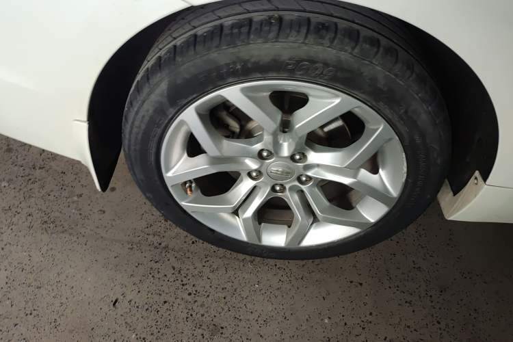 Used Geely Auto Emgrand GT 2015 1.8T Flagship Model Right Rear Wheel Hub