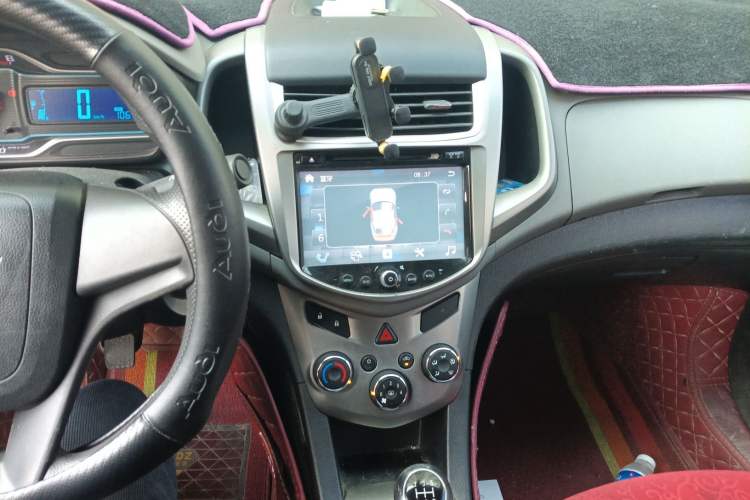 Used Chevrolet Aveo Sonic 2014 Sedan 1.4 SL MT Comfort Edition
