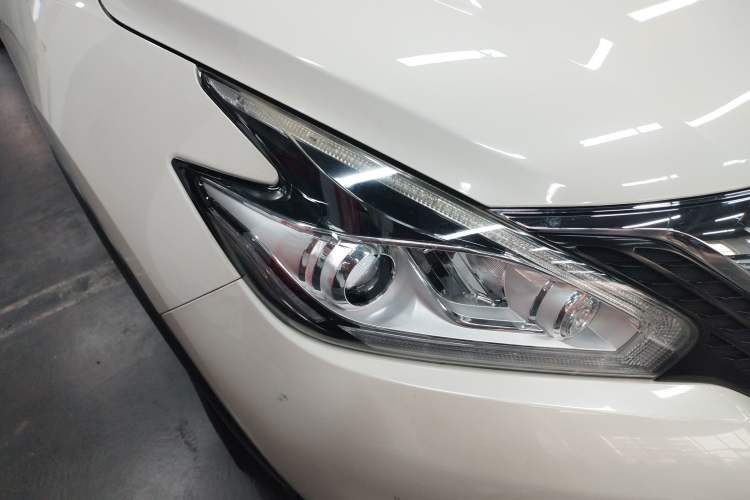 Used Nissan Murano 2019 2.5L XL Two-Wheel Drive Smart Connect Luxury Edition China VI Standard Right Front Headlight