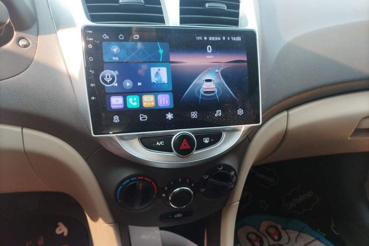 Used Hyundai Verna (older generation) 2010 Sedan 1.4L Manual Comfort GS Audio And AC Panel