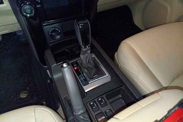 Used Toyota Prado 2016 2.7L Automatic Standard Edition Gear Lever