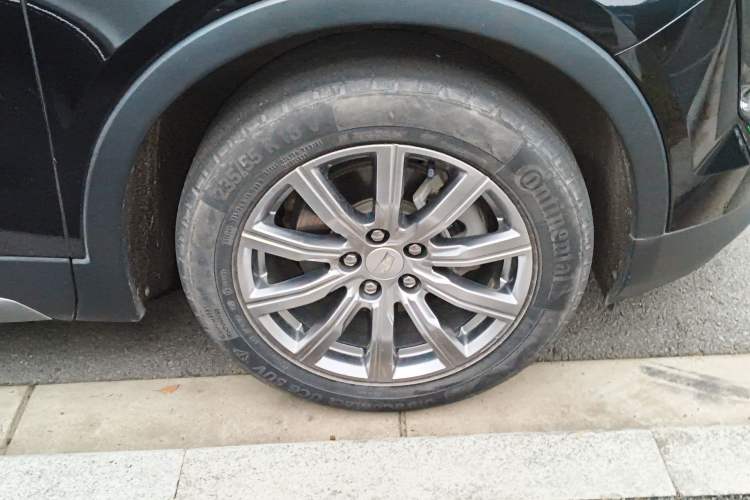 Used Cadillac XT4 2022 28T Two-Wheel-Drive Luxury Version Right Front Wheel Hub