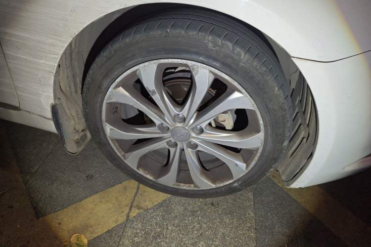 Used Hyundai Sonata 2013 2.4L Automatic Luxury Version China IV Standard Right Front Wheel Hub