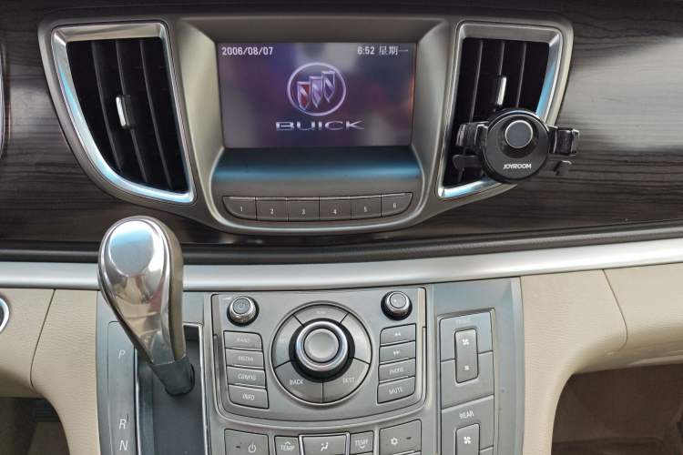 Used Buick GL8 2011 3.0L GT Luxury Business Haoya Edition Audio And AC Panel