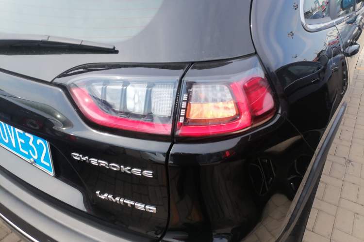 Used Jeep Cherokee 2019 2.0T Four-Wheel Drive Exclusive Edition China V
