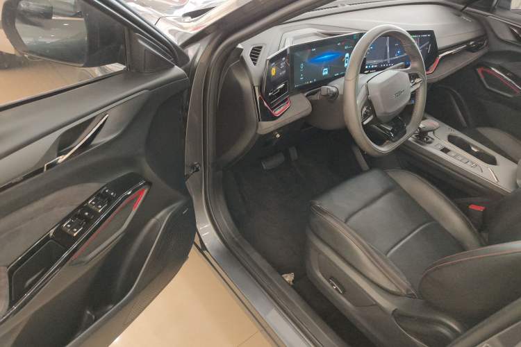 Used CHANGAN OSHAN X5 PLUS 2023 Revised Version 1.5T DCT Navigation Edition Driver Seat