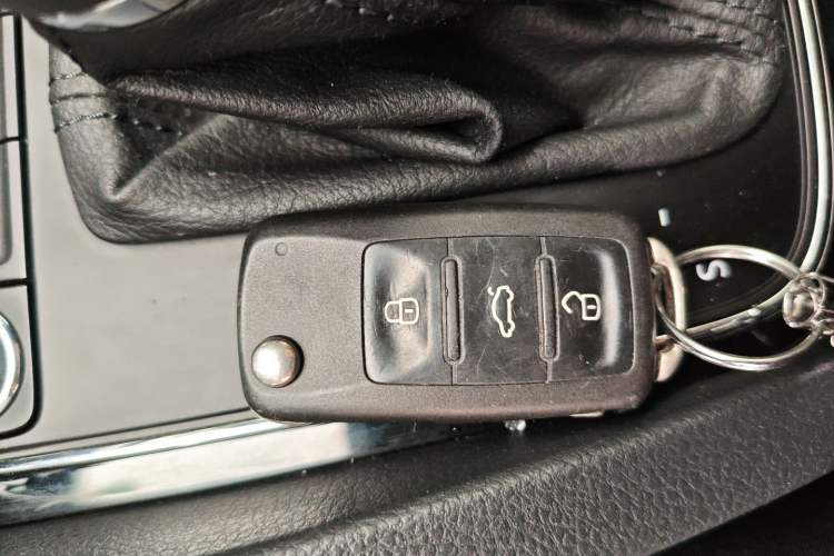 Used Volkswagen Sagitar 2015 230TSI Automatic Luxury Model Vehicle Key