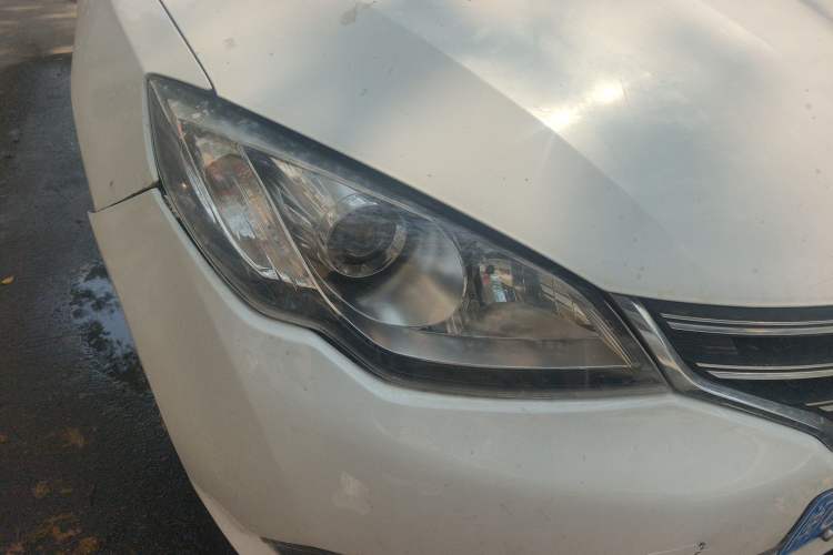 Used Roewe 360 2015 1.5L Automatic Luxury Edition Right Front Headlight