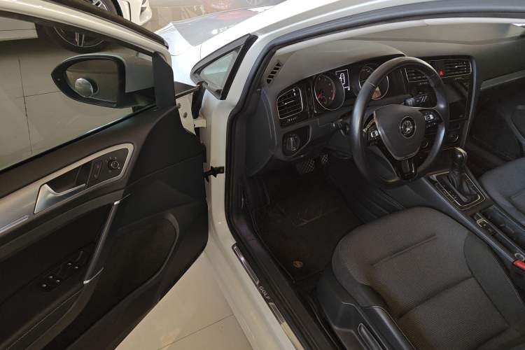 Used Volkswagen Golf 2020 280TSI DSG Comfort Version
