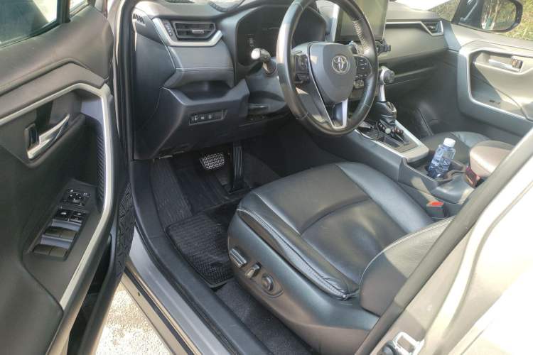 Used Toyota RAV4 2021 2.0L CVT Two-Wheel Drive Fashion PLUS Edition