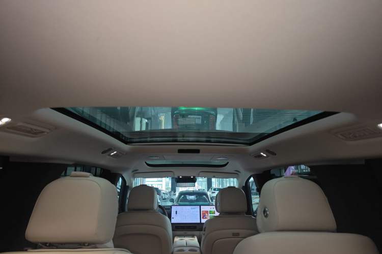 Used Li Auto MEGA 2025 Ultra Smart Refreshed Edition
