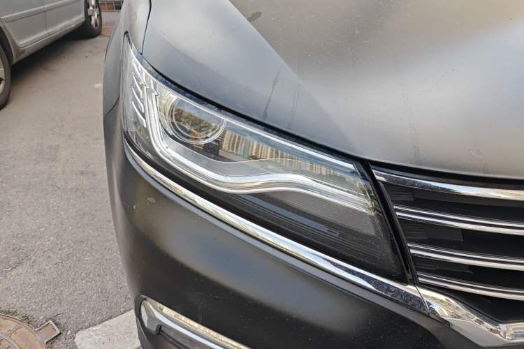 Used Roewe RX5 2016 30T Two-Wheel Drive Automatic Internet Smart Edition Right Front Headlight