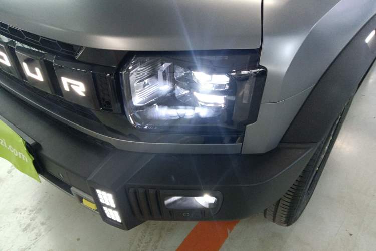 Used JETOUR Traveler 2023 2.0T All-Wheel-Drive CrossPRO Left Front Headlight