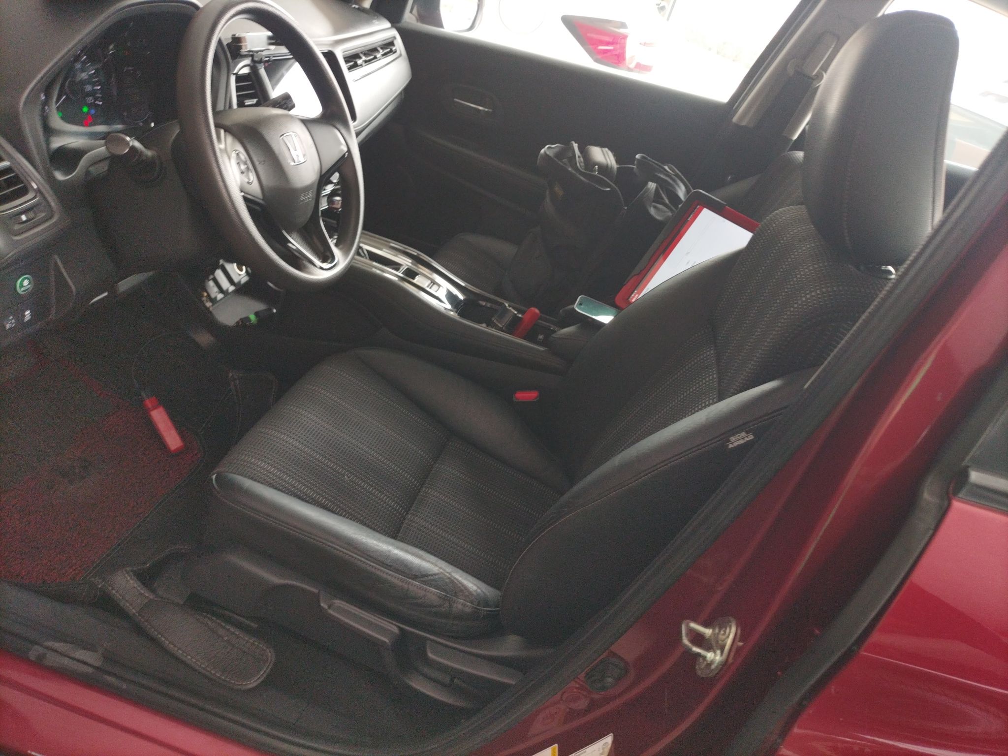 المقاعد الأمامية داخل السيارة