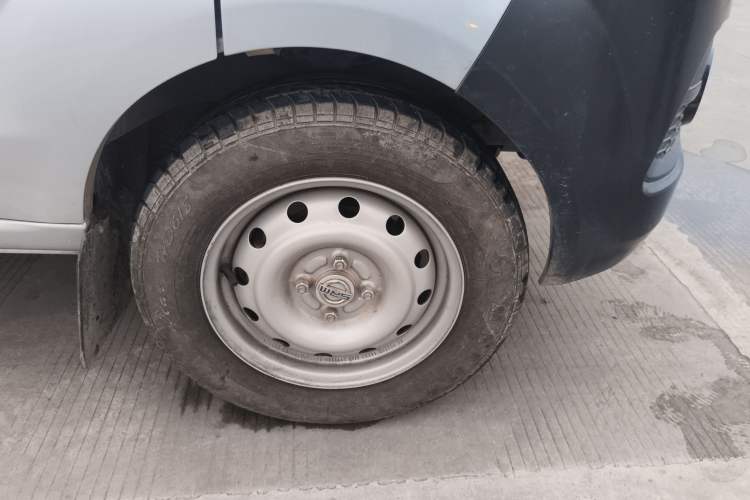 Used Jinbei Hiace X30 CNG 2023 1.5L Natural Gas Super-Enjoyment Passenger Van 5/6/7 Seats No Air Conditioning SWCC15M
