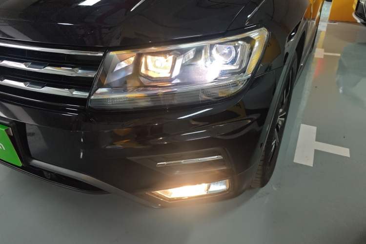 Used Volkswagen Tiguan L 2019 Revised 330TSI Automatic Two-Wheel Drive Smart & Luxury Edition China VI Standard
