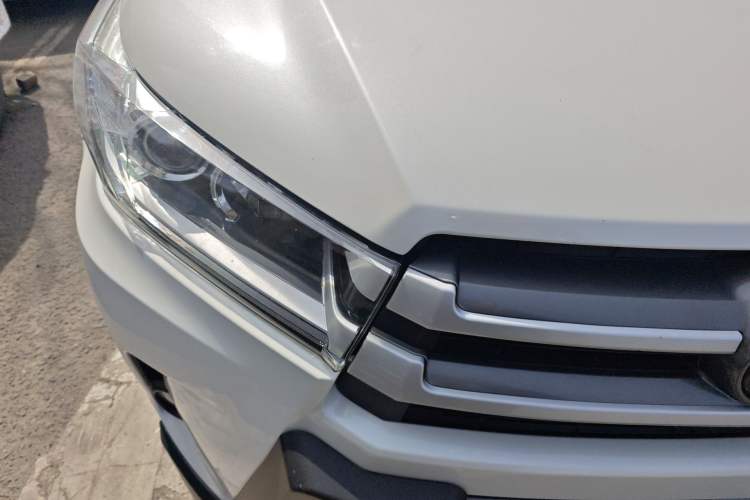 Used Toyota Highlander 2018 2.0T Four-Wheel Drive Luxury Edition 7 Seats China V Emission Standard Right Front Headlight