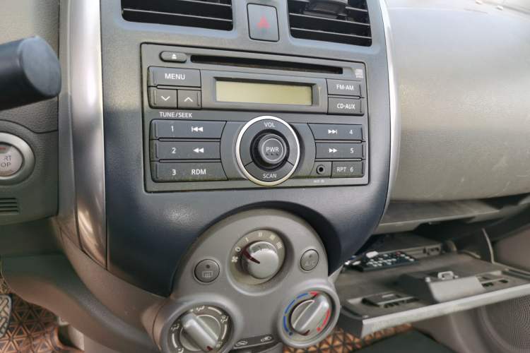 Used Nissan Sunny 2011 1.5XL CVT Luxury Edition Audio And AC Panel