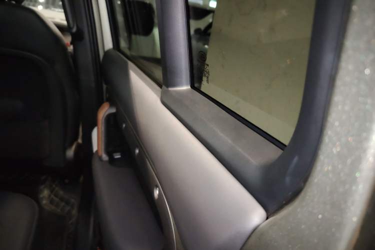 Used Land Rover Defender 2023 Facelift 110 3.0T P400 X-DYNAMIC HSE Interior 6